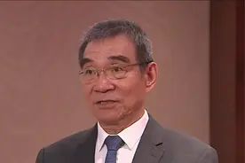 林毅夫：不要低估中国经济的潜力，今年实际经济增长或超6%视频封面