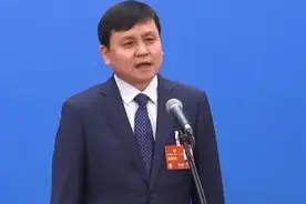张文宏呼吁重视甲流预防，佩戴口罩减少聚集视频封面