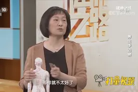 教你正确的梳头方式，可以疏通头部经络，养护头发|健康之路视频封面