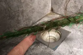 下水道总被头发堵塞，教您成本只花几毛钱，头发杂物都清走视频封面