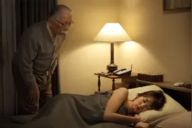 人性与欲望交织的影片，女学生为追求物质生活，一步步走向深渊！视频封面