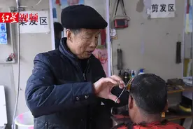 一行手艺传几代， 71岁土刀剃头匠用刀锋洗眼：手抖便不做了视频封面
