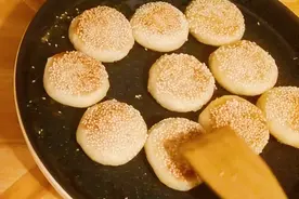 糖烧饼最简单的做法，糖油酥一卷，酥脆的掉渣好吃的停不下来