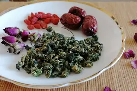 脸上各种色斑，常喝这道茶，美白嫩肤，化瘀祛斑，脸颊白净红润视频封面