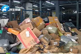 快递显示“派送中”，女子却迟迟收不到，百世快递问题出在哪？视频封面