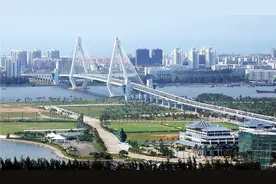 为什么同是海南省城市，海口气温低降雨多，三亚却一年四季好天气视频封面