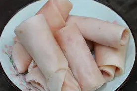猪皮别再熬猪皮冻了，教你家常做法，软糯鲜香不肥腻，下酒又下饭视频封面