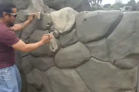 主题公园经常看到水泥做的仿石头墙面，在自己家院子也来复制一波视频封面
