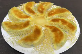 这才是锅贴正确的做法，比饺子好吃，比包子简单