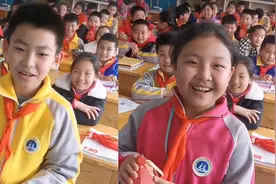 老师假期结婚开学后发喜糖，学生一人一句祝福语：都在催老师生娃视频封面