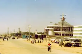 世界上海拔最高的油田花土沟油田，20多年前是这样的视频封面