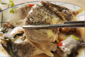 马友鱼加潮汕咸梅，这样煮出来的酸鲜味太开胃了，鱼嫩味酸鲜