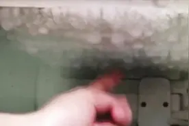 冰箱里结了厚厚的冰，怎么把它处理掉，一起来看看吧！