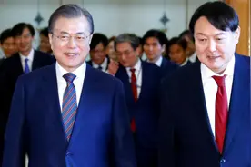 文在寅将与尹锡悦共进晚餐，除了谈总统府搬迁，还要谈特赦李明博视频封面