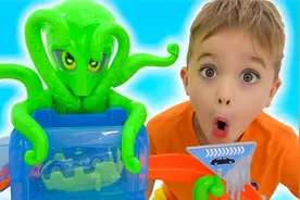 儿童有趣故事：男孩们玩一套超大的玩具，怎么才能打败绿色怪物？视频封面