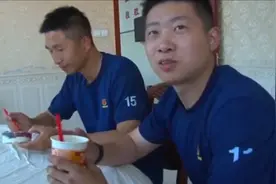 消防队员救火归来收到48份冰激凌，附赠：愿你们永无出警之日视频封面