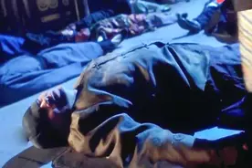 经典武侠片：李连杰不救儿子救美女，邱淑贞几句话，把他说羞了视频封面