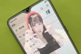 教你用女朋友的照片设置“微信美化”，半透明的主题超漂亮！