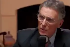 得知中国官员大多数是出身理工科，美国主持人不禁感叹视频封面