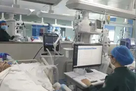 多地感染新冠人数增加，感染重症的概率高不高？多名专家给出答案视频封面
