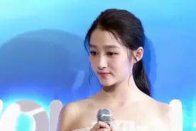 关晓彤同父异母姐姐已去世4年？全家动态无异样，直言晓彤是独生