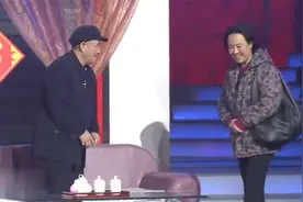 春晚：赵本山真是忍不住噗呲笑场！宋小宝这出观众都快笑出眼泪了视频封面