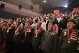 正能量：焦作市解放区抗美援朝老战士受邀观看当红电影《长津湖》视频封面