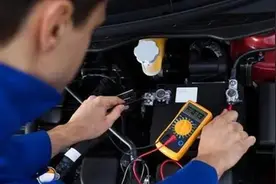 车熄火后还会耗费电瓶电量吗？太多人中招，新手容易犯错视频封面