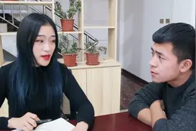 搞笑剧：小伙上美女公司面试，俩人问一句答一句，句句都答非所问视频封面