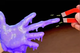 奇闻趣事：在家就能学会的科学实验 ！流动的矿泉水也能瞬间结冰视频封面