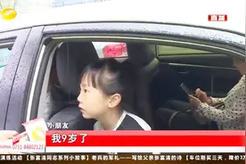 危险！妈妈抱9个月婴儿开车不系安全带，12岁以下不能坐副驾驶视频封面