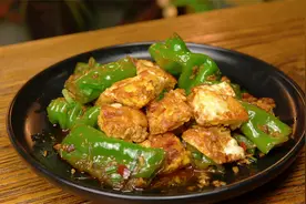 虎皮青椒酱炒荷包蛋，湖北家常菜，好吃的下饭菜#我家的春日餐桌#