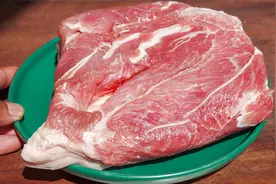 小炖肉，有人放水有人放啤酒都不对，教你一招，肉烂鲜香不腥不柴视频封面