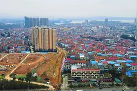 航拍岳阳市青年东路交界岭和东升小学片区视频封面