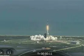 SpaceX载人龙飞船发射成功！首次运送4位游客飞赴国际空间站视频封面