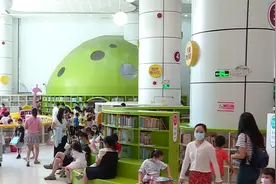 “三孩”生育政策正式入法  国家出台减负措施视频封面