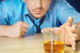 爱酒之人更易得胰腺癌？两种类型都是高危人群，好酒者要值得重视视频封面