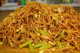 干面条直接上锅蒸，出锅筋道有弹性，地道的河南人都不一定知道