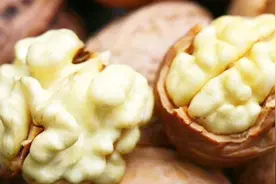 “核桃仁”去皮有什么好方法？掌握这个小技巧，轻松去皮好吃不苦视频封面