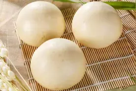 馒头起层有技巧，呛面用淀粉或面粉，知道那种方法有嚼劲口感好吗