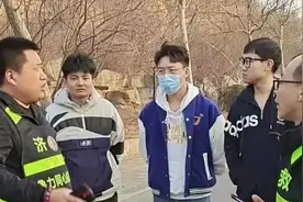 巧了！山东4名大学生车上看到寻人启事， 转头发现出走男孩在窗外视频封面