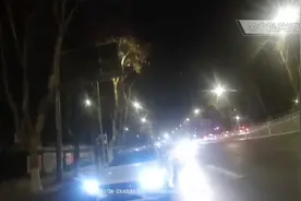无证吹“爆表”     “代驾”为女友视频封面
