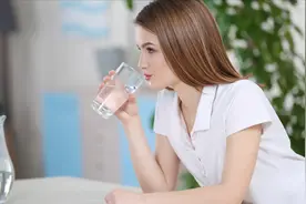晨起喝一杯水有3大好处，做了身体会感谢你，明天就开始试试