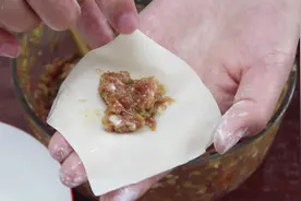 馄饨的3种花样包法，（慢动作教程）其实每种都不难，一看就会