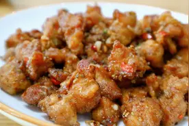 "掌中宝"鸡身上最好吃的部位、做成椒盐味的、又香又脆、解馋下酒