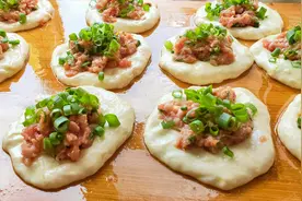 外面4元1个的鲜肉火烧，教你在家做，馅料调制是关键，松软又多汁