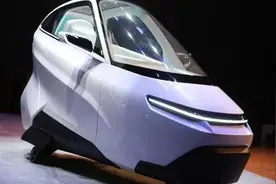 国产全封闭电动车，遮风挡雨还自带空调，科技感十足，上路特拉风