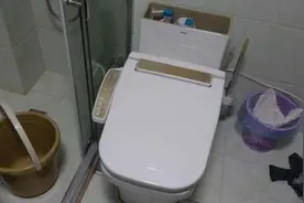 马桶不用的时候，盖子打开好还是盖上好？安装师傅告诉你正确做法视频封面