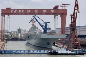 时隔240天！第二艘075型两栖攻击舰正式下水，为海军节庆生视频封面