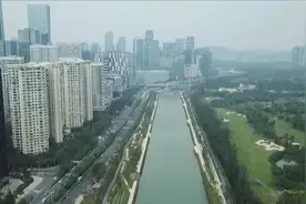 李家超带领大湾区考察团21日晚抵深圳，冀深港联手推动创科发展视频封面